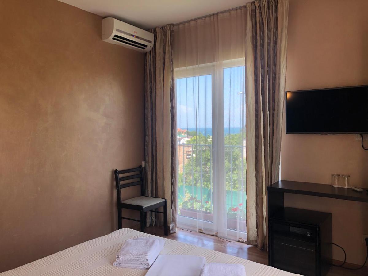 Gosti Hotell Odessa Exteriör bild