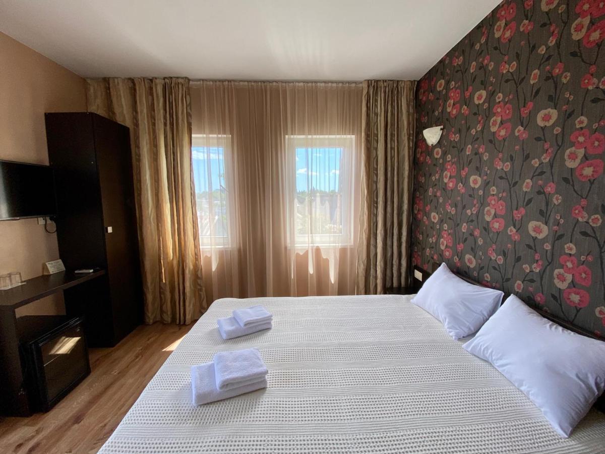 Gosti Hotell Odessa Exteriör bild