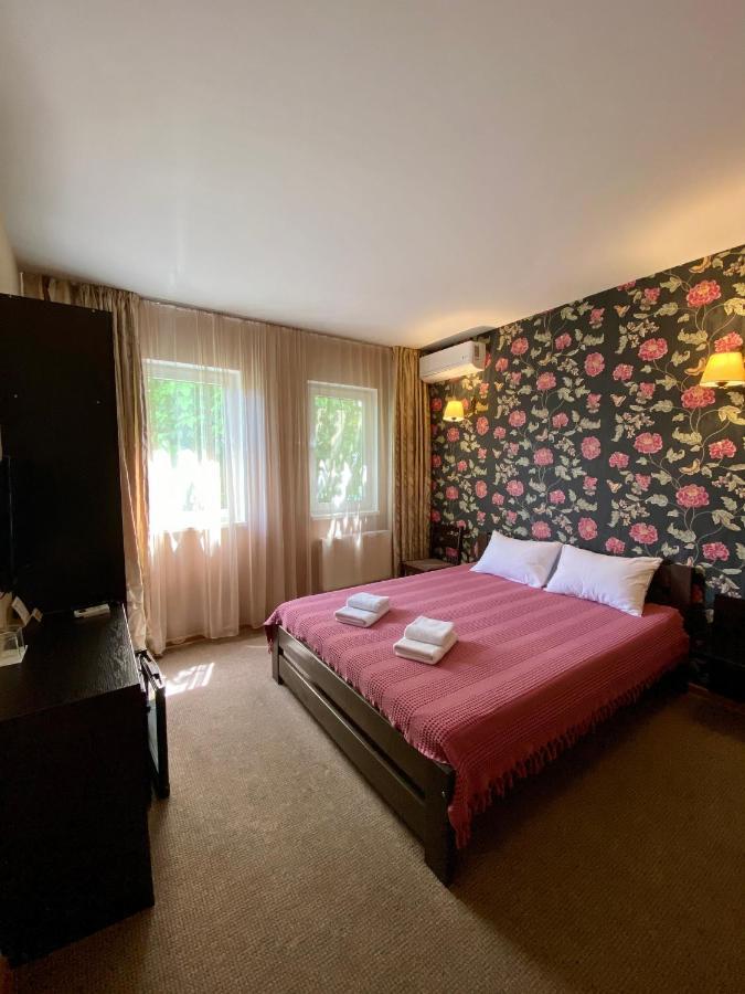 Gosti Hotell Odessa Exteriör bild