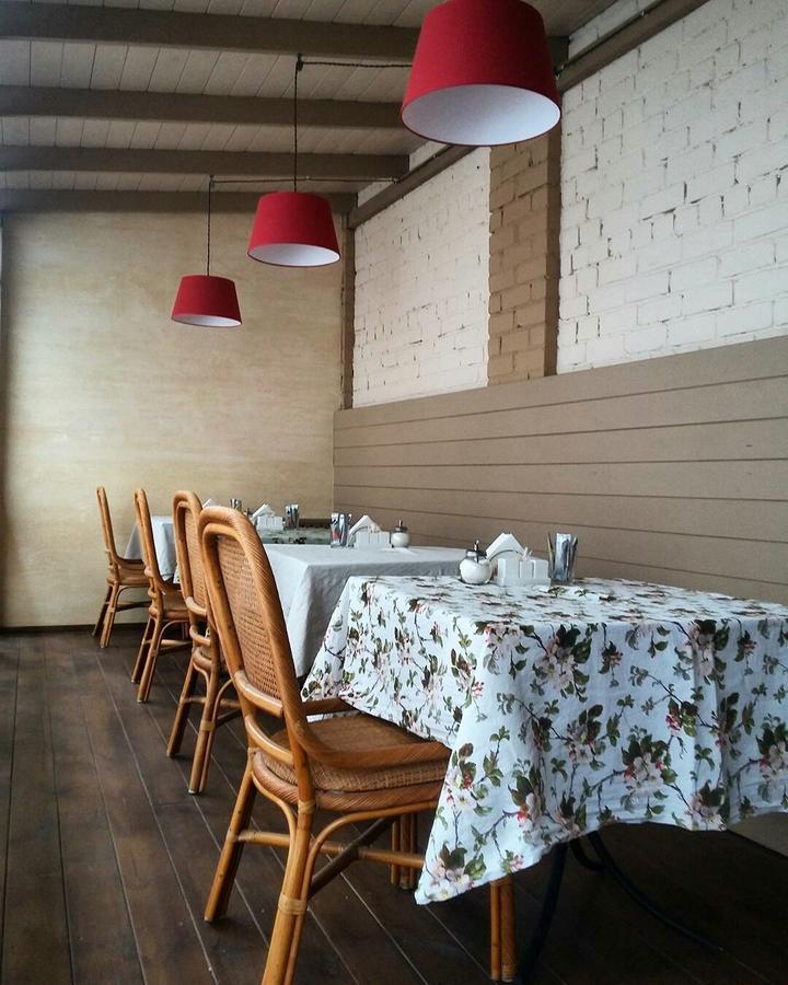 Gosti Hotell Odessa Exteriör bild